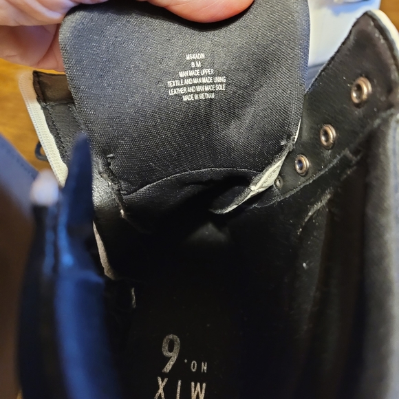 White and black boots - Picture 3 of 6